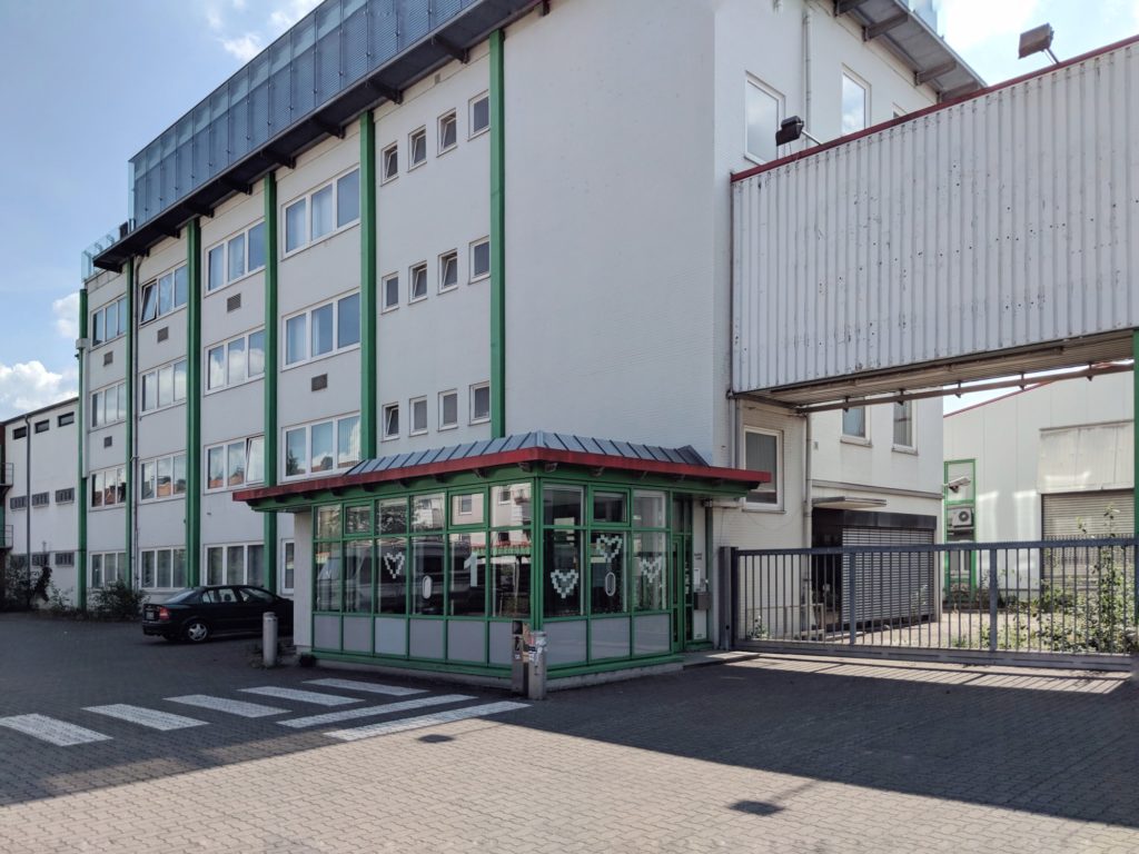 Eingang des Wurst Case mit Pavillon